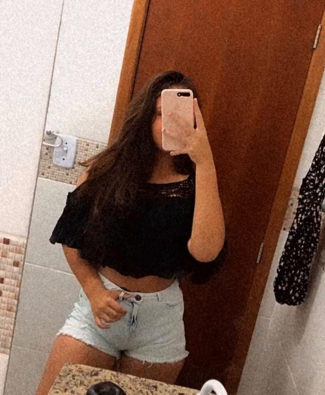 <em>Laura G-Medellin</em>